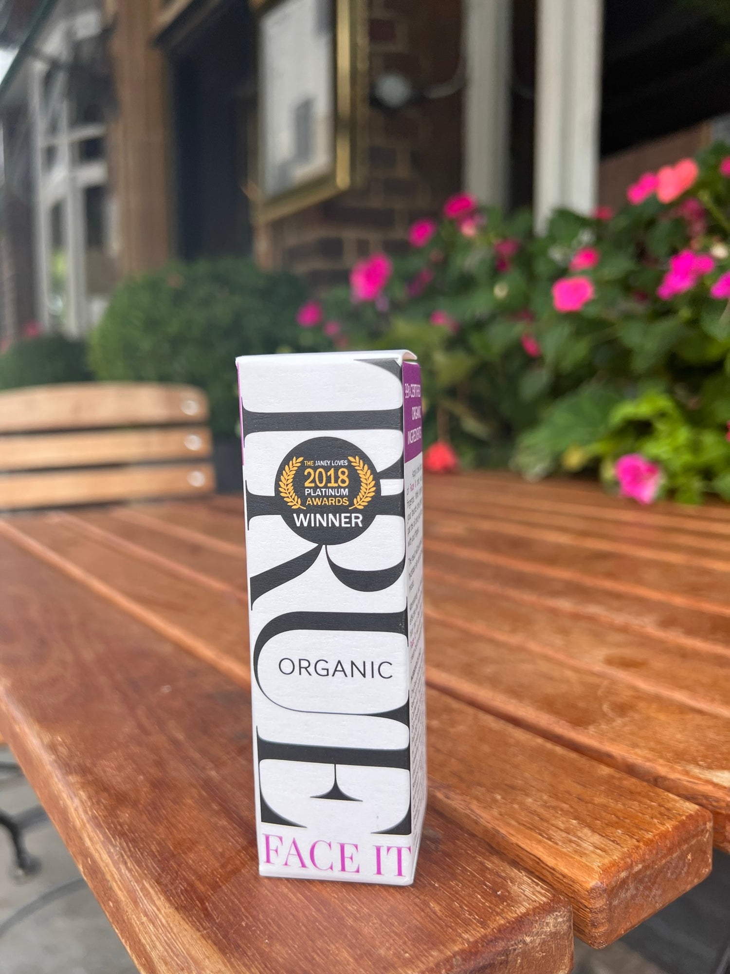 Difference between Face oil and serum True Organic of Sweden